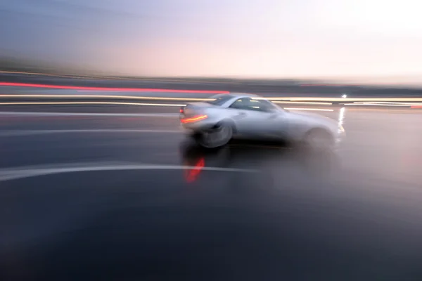 Carro desportivo em movimento rápido — Fotografia de Stock