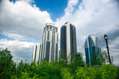 Rusya, Çeçen Cumhuriyeti 'nin Grozny şehri. Gökdelenlerin görüntüsü
