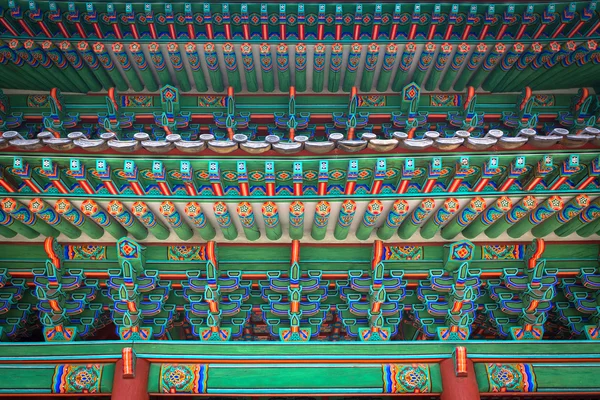 Fragment of gate of Changgyeonggung Palace, Seoul, South Korea — Stock Photo, Image