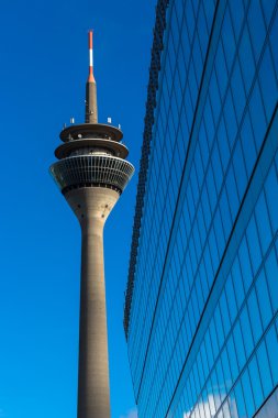 Ren Düsseldorf bir kule (rheinturm)