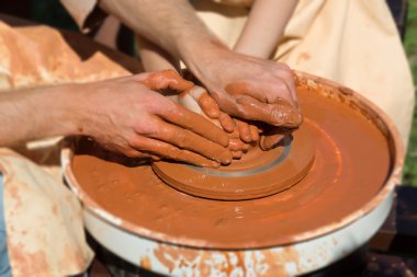 potter's tekerlek üzerinde üretim süreci