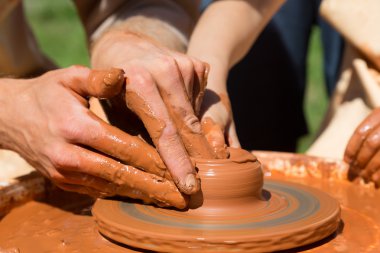 potter's tekerlek üzerinde üretim süreci