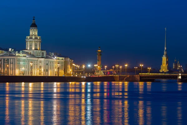 La icónica vista de San Petersburgo —  Fotos de Stock
