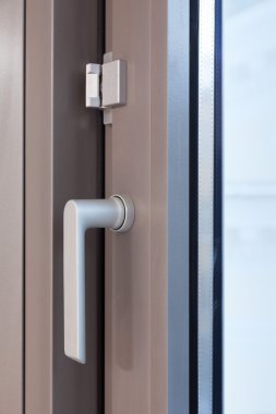 metal parçalar pencere çerçevesi