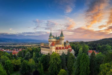 Bojnice - güzel Slovaklar doğada son buluyor, tatil ve rahatlama için harika bir yer.