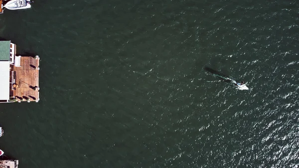 Surfer Sur Une Rivière Urbaine Drone Photo Aérienne — Photo