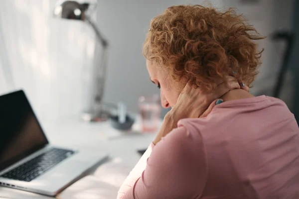 Kvinna Med Ont Ögonen Bihåleproblem Huvudvärk Huvudvärk Huvudvärk Utbrändhet Arbete — Stockfoto