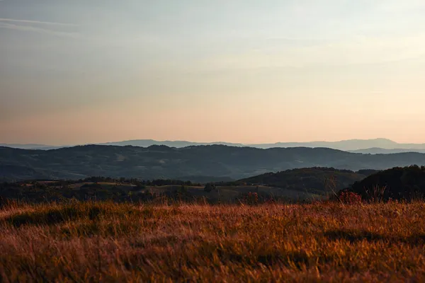 秋色的乡土丘陵景观 — 图库照片