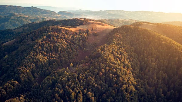 Letecký Bezpilotní Pohled Krajinu Kopcovité Krajiny Podzimních Barvách — Stock fotografie