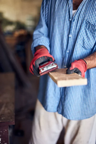 Hombre Montando Muebles Fijándolo Concepto Hobby — Foto de Stock