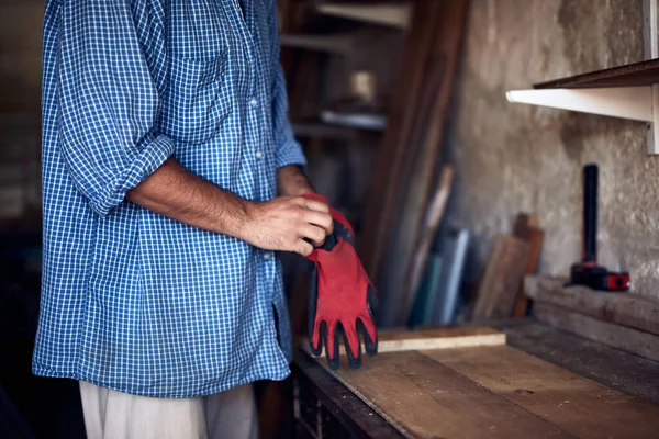 Hombre Montando Muebles Fijándolo Concepto Hobby — Foto de Stock