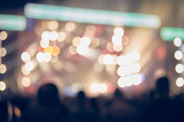 De-odaklı konser sahne lazer ışıkları ve kirişler.