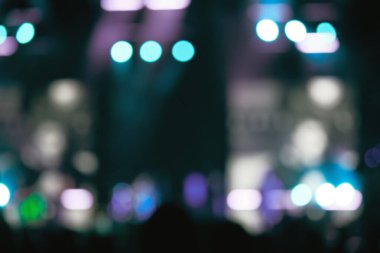 De-odaklı konser sahne lazer ışıkları ve kirişler.