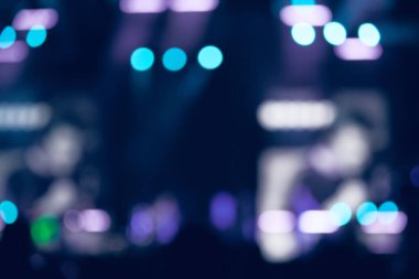 De-odaklı konser sahne lazer ışıkları ve kirişler.