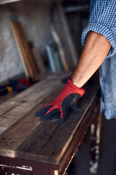 Hombre Montando Muebles Fijándolo Concepto Hobby — Foto de Stock