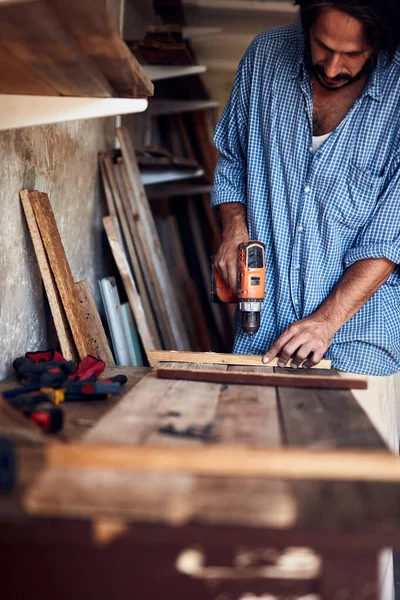 Hombre Montando Muebles Fijándolo Concepto Hobby — Foto de Stock