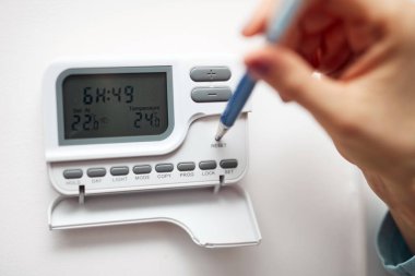 Merkezi ısıtma dijital programcısını Avrupa 'da ortalama bir ev ve daha fazlası için yeniden başlatmak.