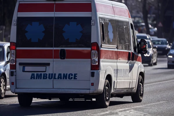 Ambulancier Paramédical 911 Voiture Fonctionnant Rapidement Travers Grande Ville — Photo