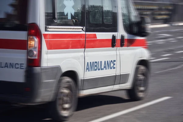 Ambulancier Paramédical 911 Voiture Fonctionnant Rapidement Travers Grande Ville — Photo