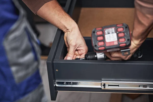 Handyman Hacer Gabinetes Pared Cocina Apartamento — Foto de Stock