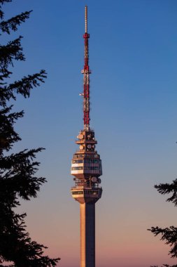 Belgrad ve Sırbistan 'ın sembolü Dağ Avala iletişim kulesi.