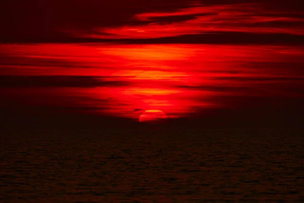 Atardecer Tropical Amanecer Sobre Horizonte Marino Del Océano — Foto de Stock