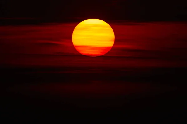 Atardecer Tropical Amanecer Sobre Horizonte Marino Del Océano —  Fotos de Stock