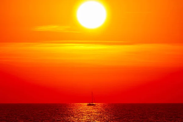 Силует Вітрильного Човна Заході Сонця Час Сходу Сонця Океанський Горизонт — стокове фото