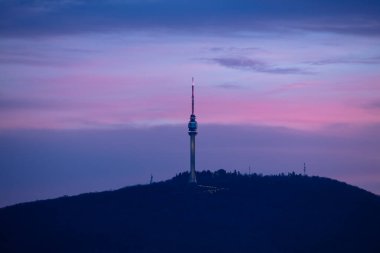 Avala iletişim kulesi, Belgrad ve Sırbistan 'ın sembolleri.