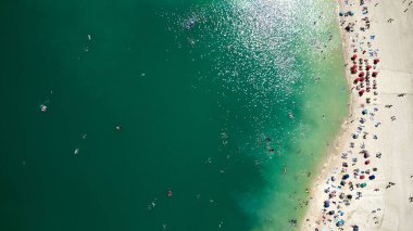 Sırbistan 'daki Besenovo Gölü turistlerle dolu.