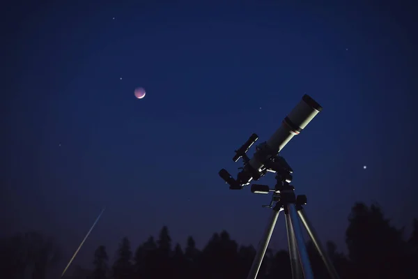 Silhouette Télescope Observation Objets Spatiaux Astronomiques — Photo