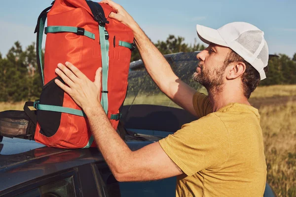 Man Camping Hiking Nature Unpacking Car Outdoors Recreation Hobbies — Stock Photo, Image