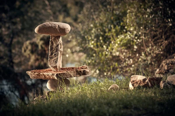 Równoważenie Skał Kamieni Przyrodzie — Zdjęcie stockowe