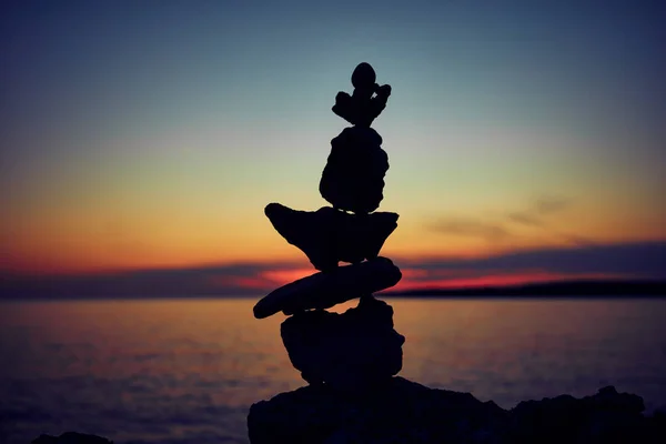 Silhouette Balanced Zen Stones Ocean Beach Sunset Sunrise Time — Stock Photo, Image