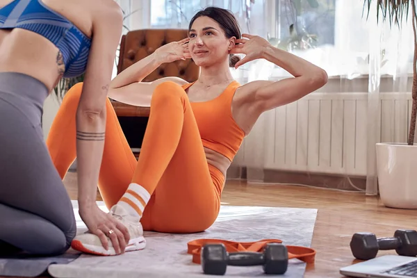 Mooie Vrouwen Die Thuis Trainen Volwassen Dames Met Prachtige Gevormde — Stockfoto