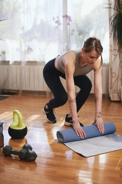 Mooie Vrouw Die Thuis Traint Volwassen Dame Met Mooi Gevormde — Stockfoto