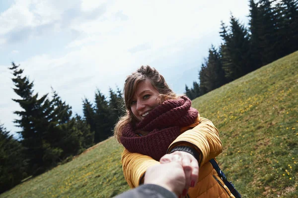 Nimm Mich Mit Konzept Mit Paar Der Natur — Stockfoto