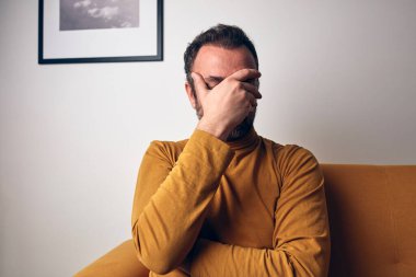 Kafa ağrısı, endişe, depresyon, evde üzüntü....