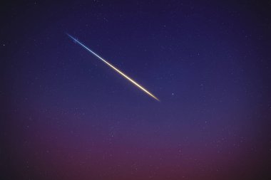 Yıldızlar, akşam gökyüzünde meteor izleri.