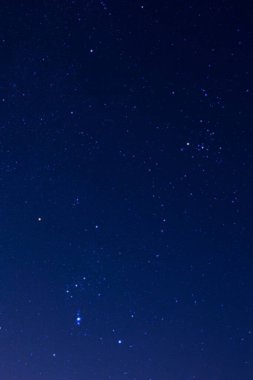 Orion takımyıldızı, Samanyolu yıldızları yıldız izleyici ve uzun pozlama ile fotoğraflanmıştır..