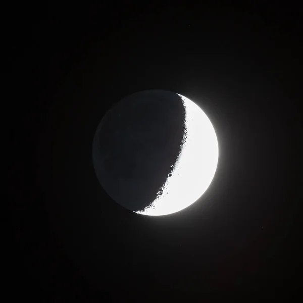 Jeune Lune Sur Ciel Sombre Photographié Avec Télescope Astronomique — Photo