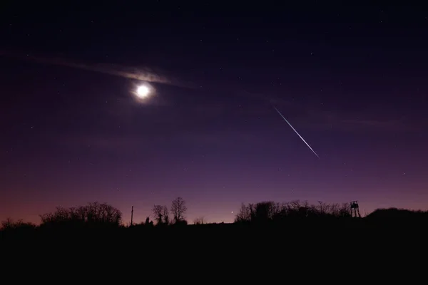 밤하늘에 실루엣 초승달 — 스톡 사진