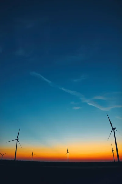 Parc Ferme Éolienne Silhouettes Avec Ciel Coloré — Photo