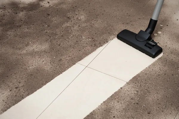 Vacuum cleaning floor — Stock Photo, Image