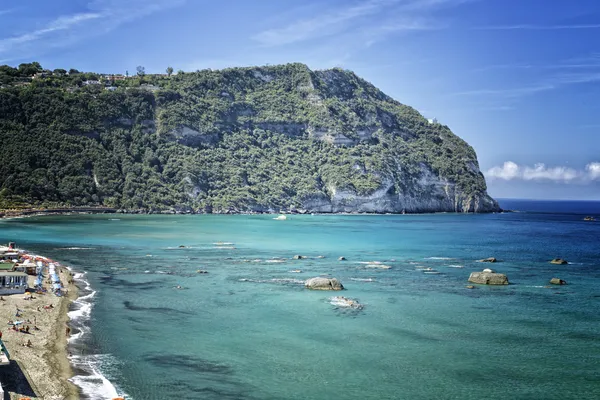 Veduta della spiaggia di Citara nell'isola di Ischia — Foto Stock