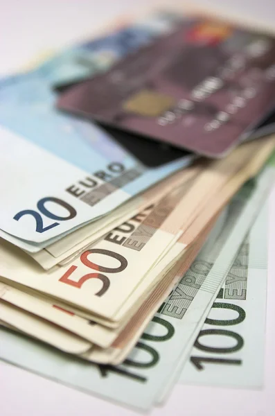 Eurobankovky. kreditní karta. — Stock fotografie