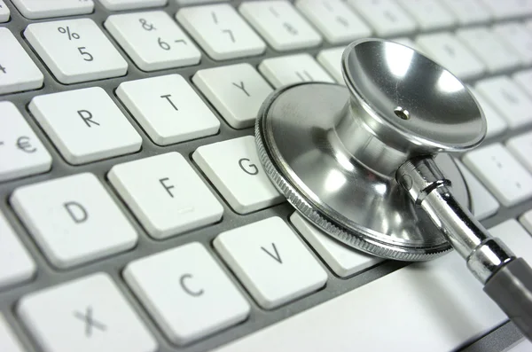 Stethoscope. Computer keyboard. — Stock Photo, Image