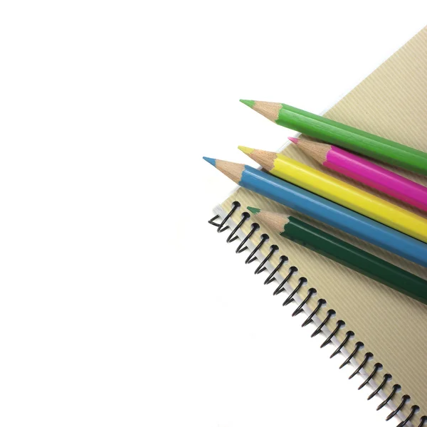 Bloco de notas. Lápis coloridos . — Fotografia de Stock