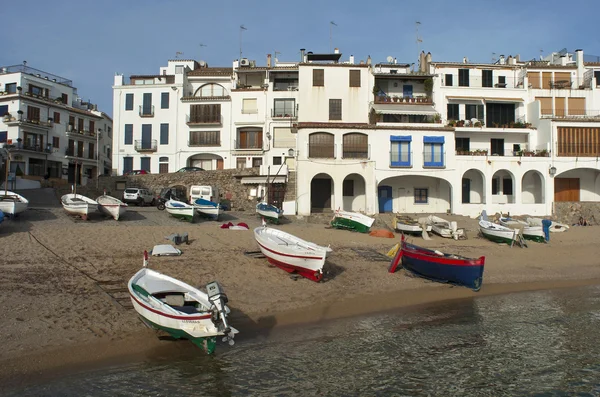 Lodě. Calella de palafrugell. Španělsko. — Stock fotografie