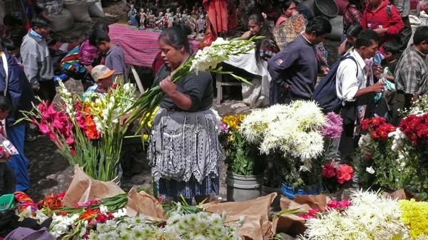 鲜花。chichicastenango。危地马拉 — 图库照片